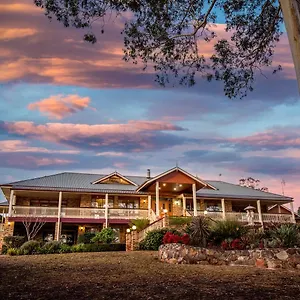 Robyn's Nest Lakeside Guest house Merimbula